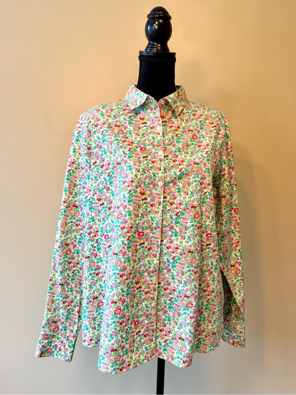 Lands’ End Women’s Long Sleeve Button Down Floral Blouse Size 16 No Iron Pink